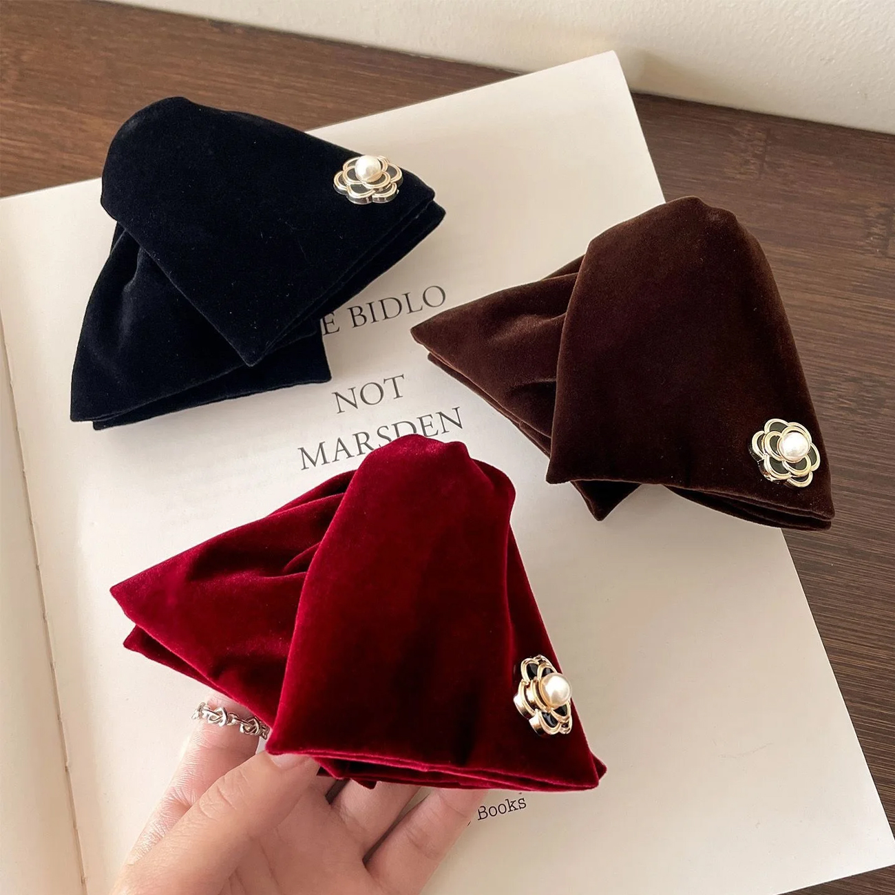 Women'S Winter Accessories Set - 1pc Vintage Velvet Camellia Triangle Hair