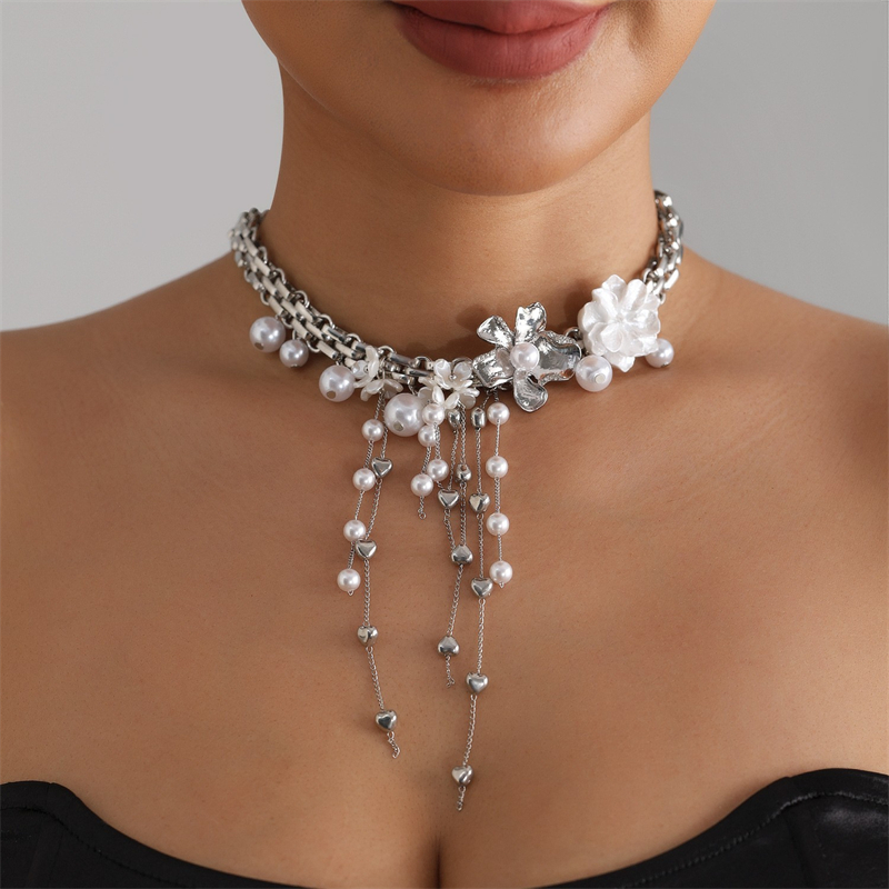 Coin Necklace Delicate - Romantic Metal Floral Locket Necklace for