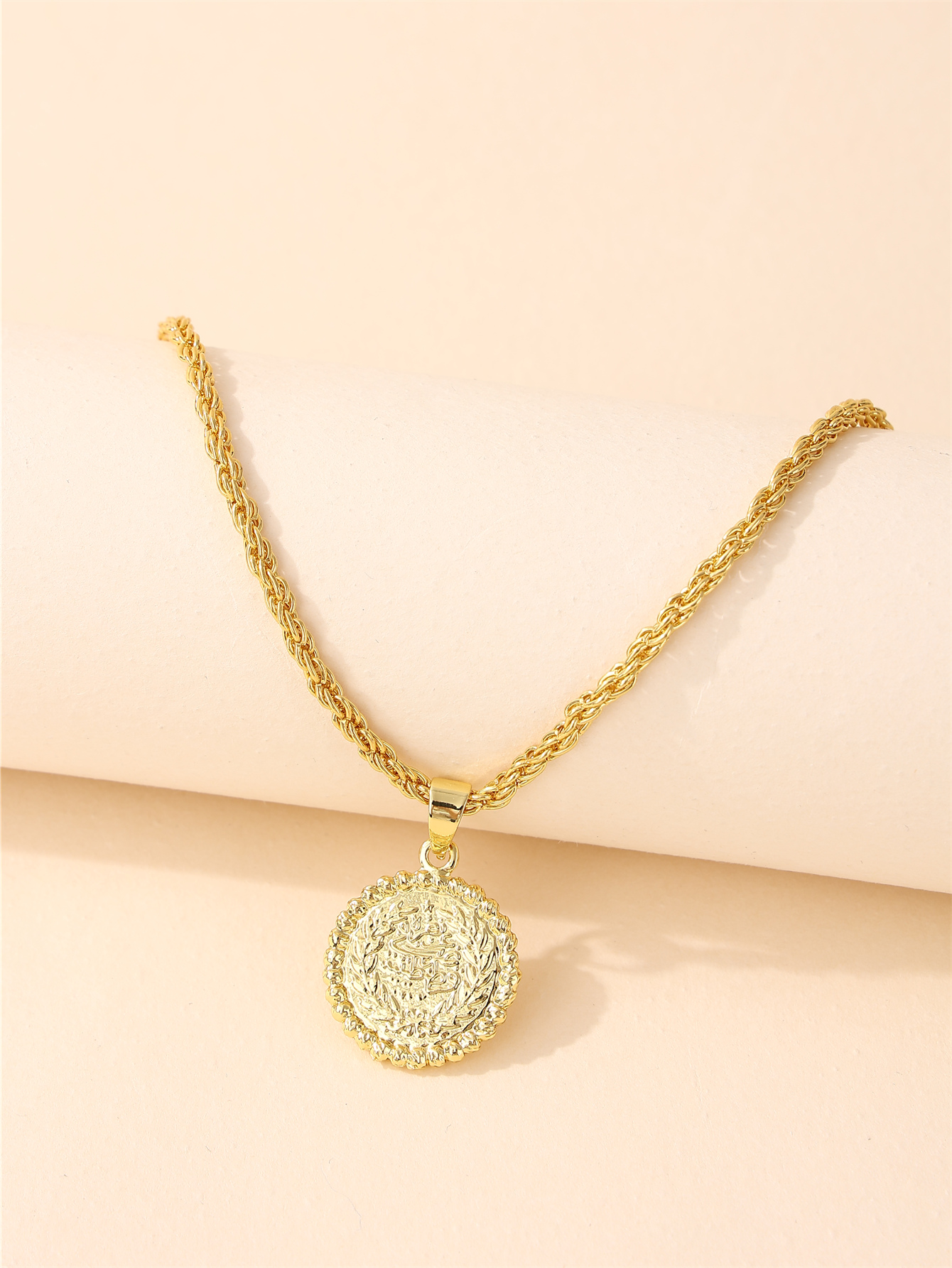 Delicate Minimalist 18K Gold-P - Coin Necklace Delicate recension och pris