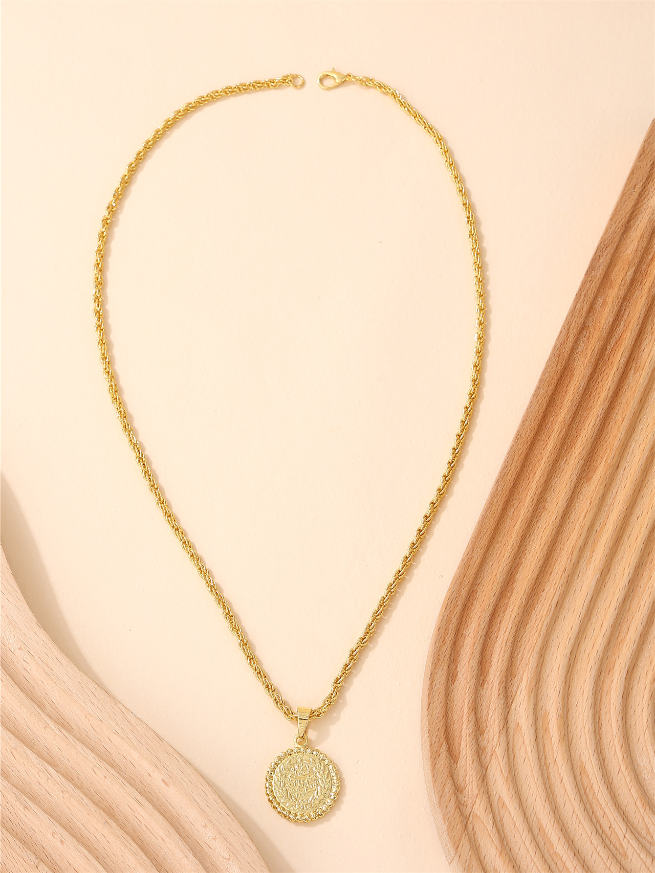 Delicate Minimalist 18K Gold-P - Coin Necklace Delicate recension och pris