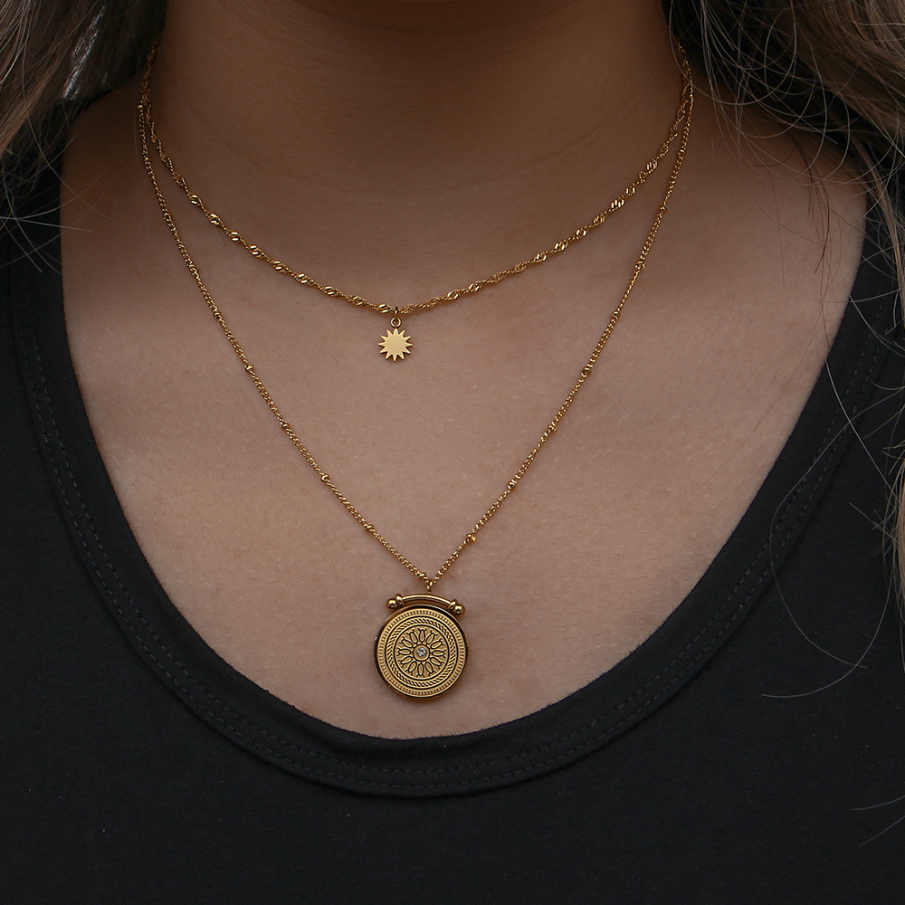 E.B.belle Center of the Univer - Coin Necklace Delicate recension och pris