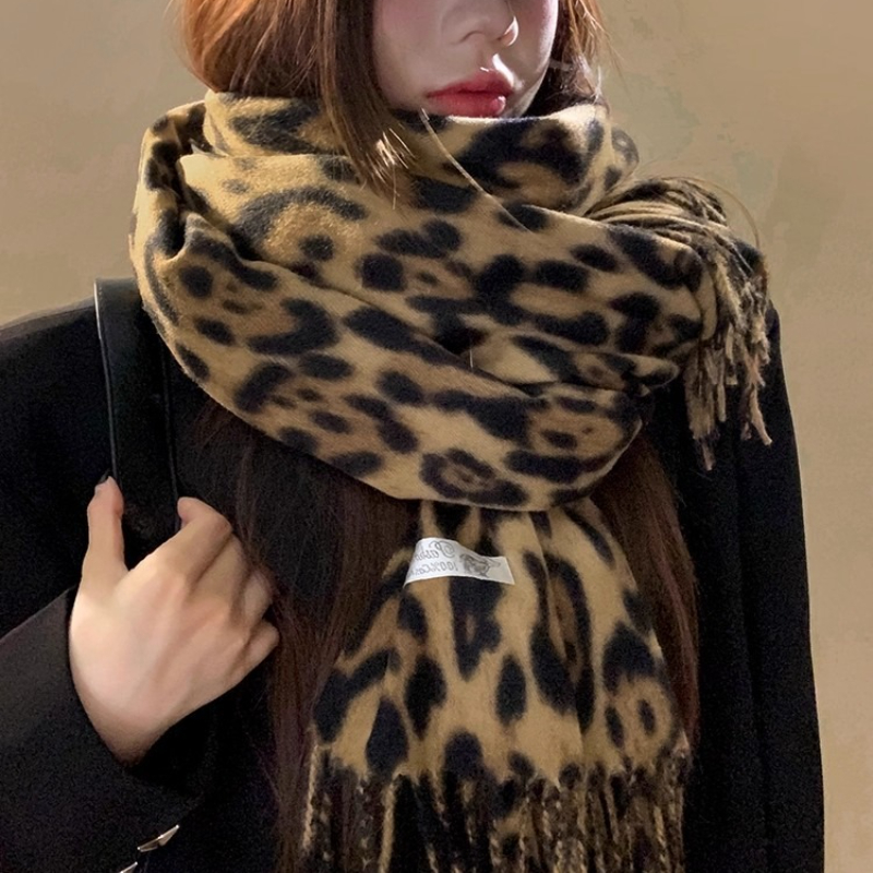 2025 New Retro Silk Leopard Pa - Women'S Winter Accessories Set recension och pris