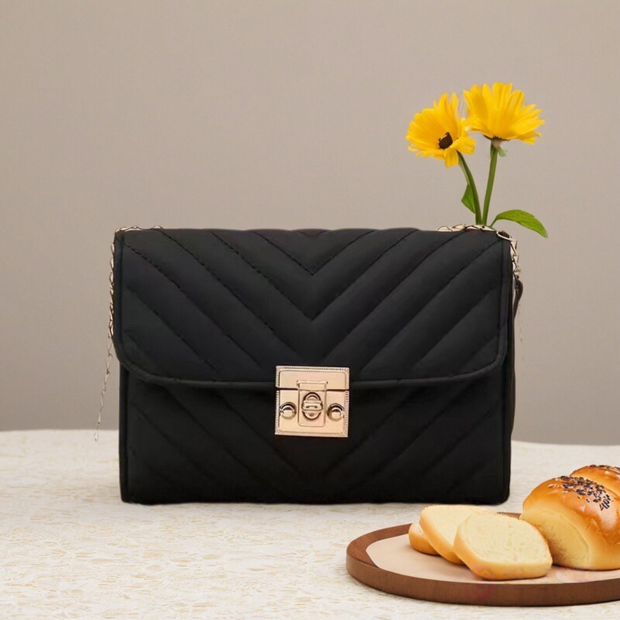 Luxury V-Chevron Quilted Chain - Women'S Accessories Louis Vuitton recension och pris