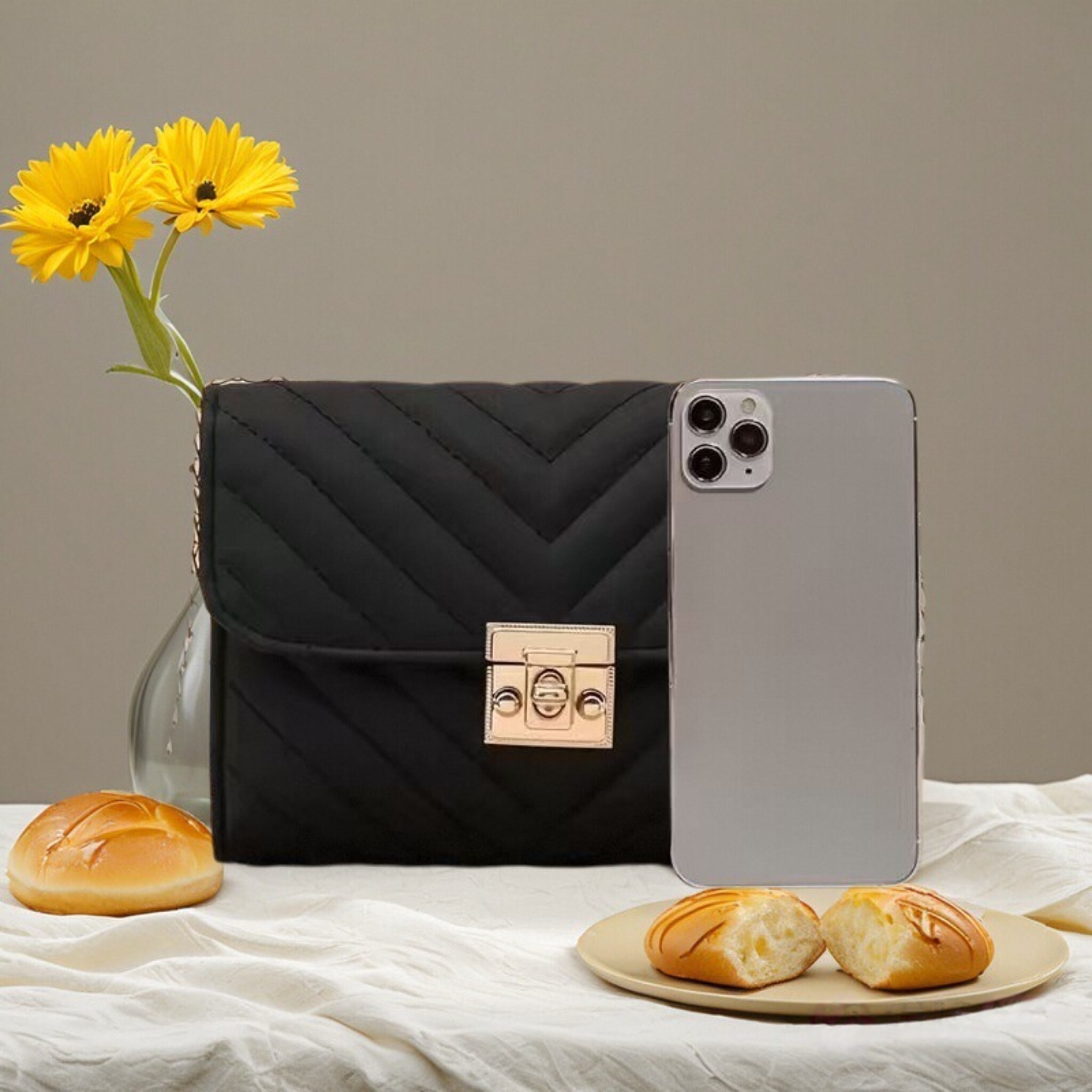 Luxury V-Chevron Quilted Chain - Women'S Accessories Louis Vuitton recension och pris