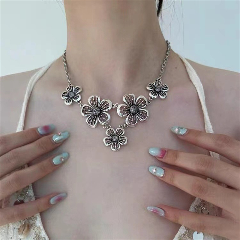 Romantic Metal Floral Locket N - Coin Necklace Delicate recension och pris
